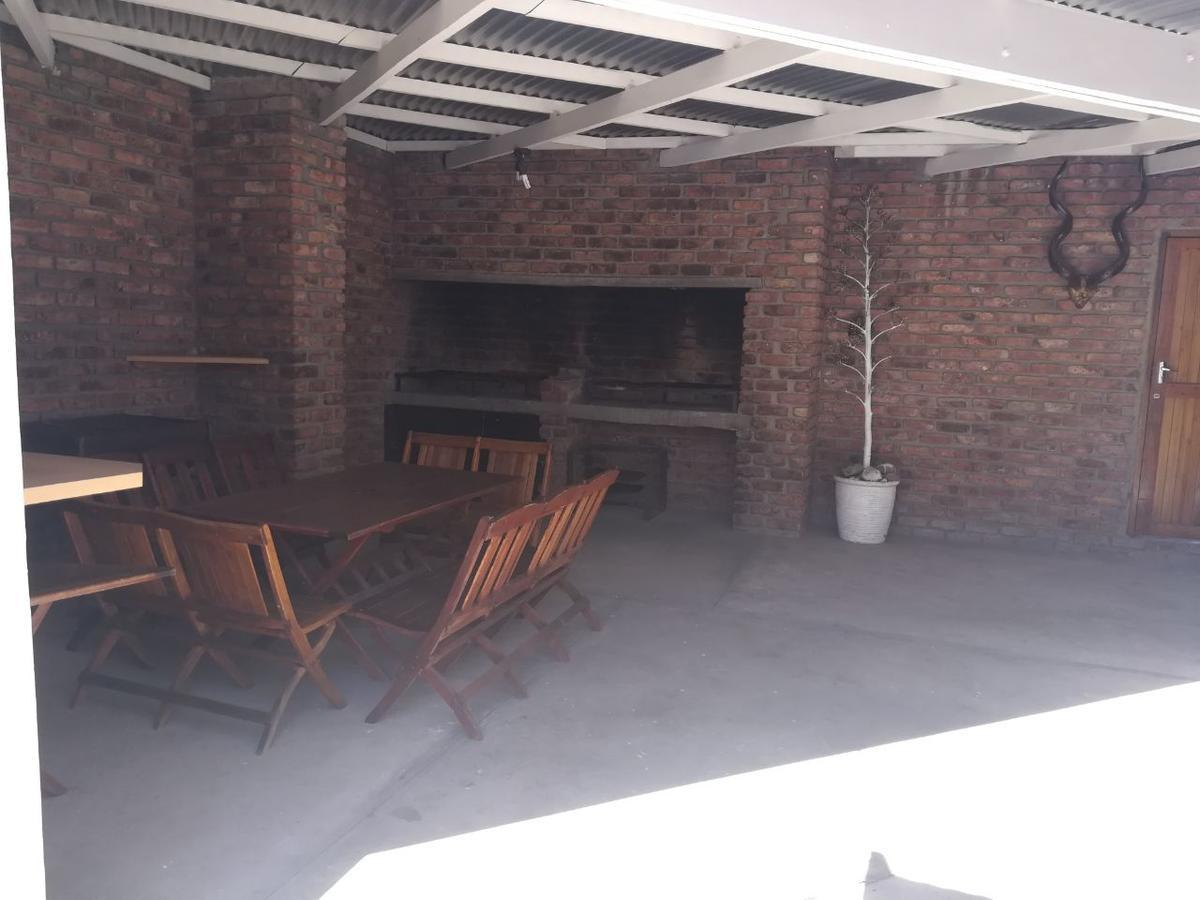 White House Lodge On Main Beaufort West Exterior photo